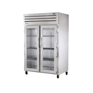 True STG2H-2S. Commercial 52 5/8 Full Height Insulated Mobile Heated Cabinet w/ (6) Pan Capacity